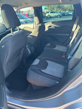 2015 Jeep Cherokee Sport