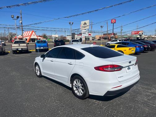 2020 Ford Fusion SE