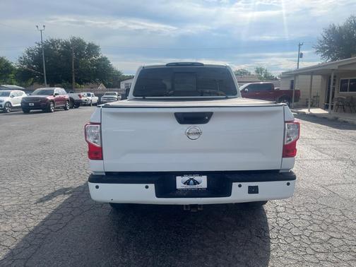 2018 Nissan Titan SV