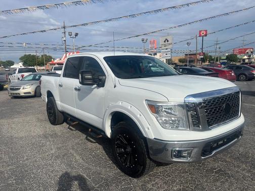 2018 Nissan Titan SV