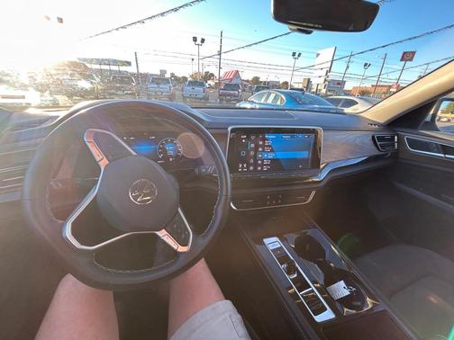 2024 Volkswagen Atlas 2.0T SE w/Technology