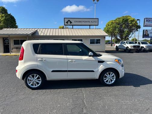 WHITE 2013 Kia Soul +