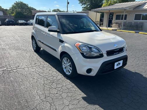 WHITE 2013 Kia Soul +