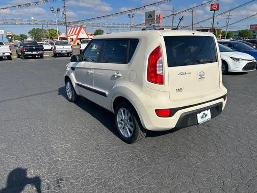 WHITE 2013 Kia Soul +