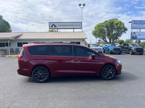 MAROON 2020 Chrysler Pacifica Touring L