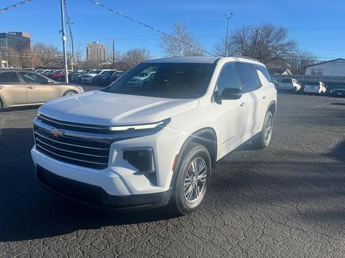 2025 Chevrolet Traverse LT
