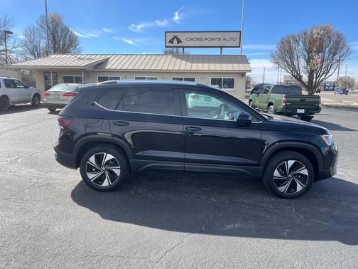 2025 Volkswagen Taos SE