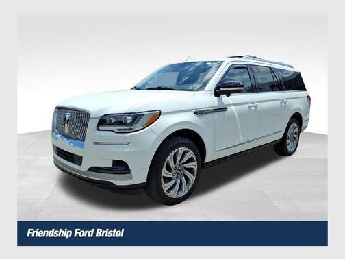 White Metallic 2023 Lincoln Navigator L Reserve