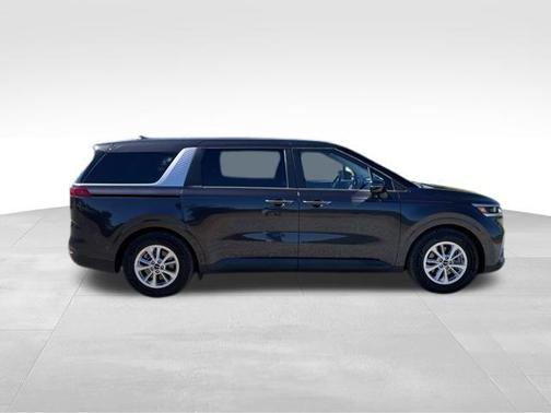 2022 Kia Carnival LXS