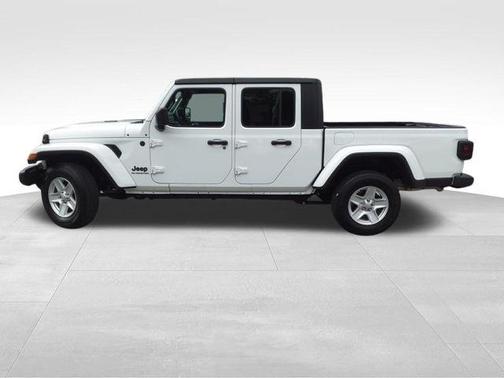 2022 Jeep Gladiator Sport