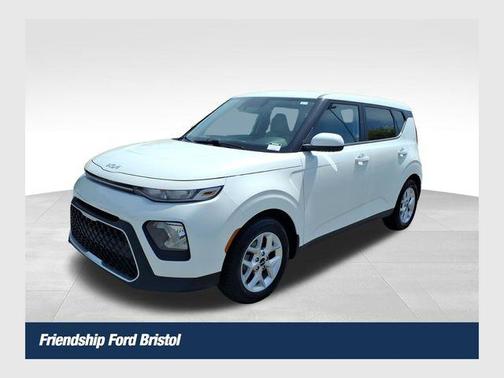 Snow White Pearl 2022 Kia Soul LX