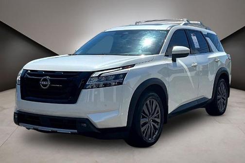 White 2023 Nissan Pathfinder SL