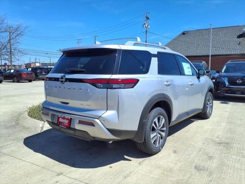2025 Nissan Pathfinder SL 4WD