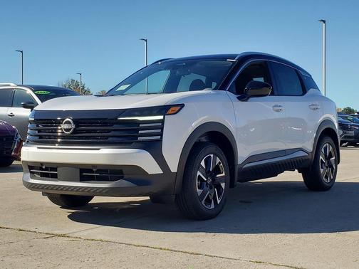 Aspen White 2027 Nissan Kicks SV