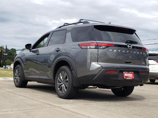 2025 Nissan Pathfinder SV