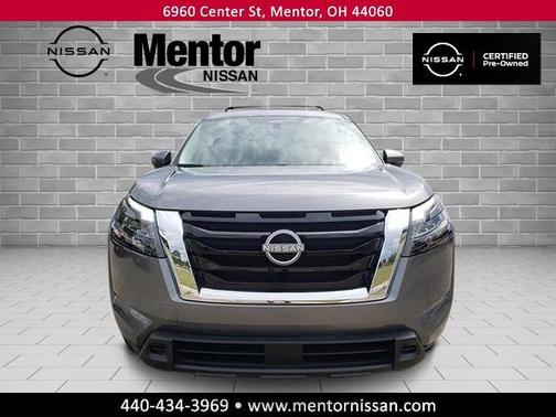 2025 Nissan Pathfinder SV