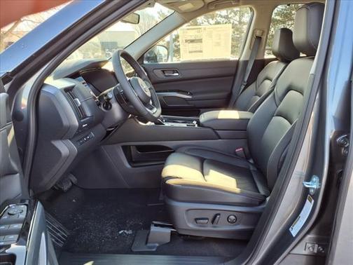 2025 Nissan Pathfinder SL 4WD
