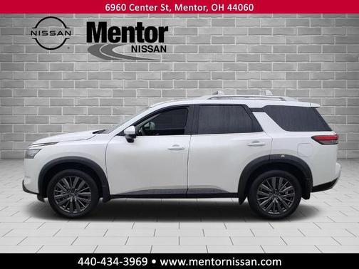 2025 Nissan Pathfinder SL