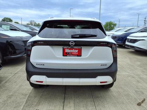 2025 Nissan Kicks SV