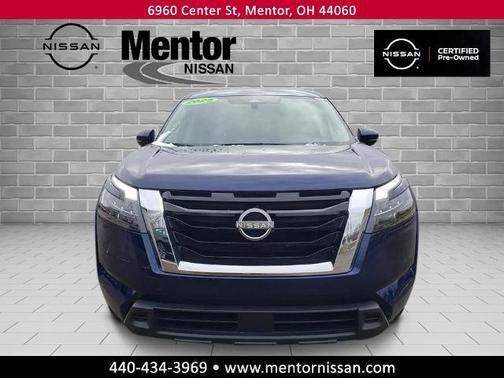 2025 Nissan Pathfinder SV