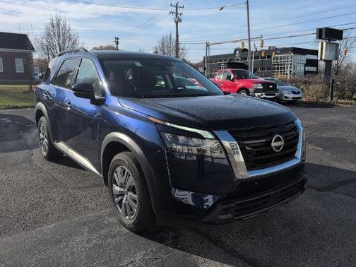 2025 Nissan Pathfinder SV