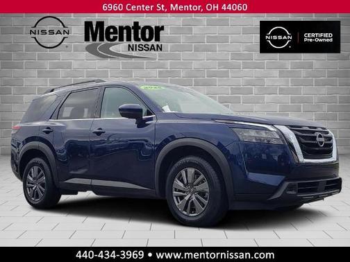 2025 Nissan Pathfinder SV