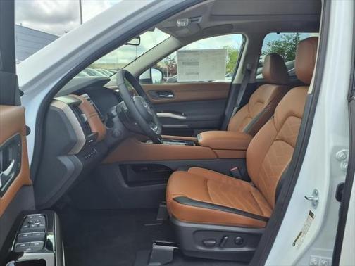 2025 Nissan Pathfinder Platinum 4WD
