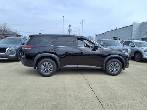 2025 Nissan Pathfinder S 4WD
