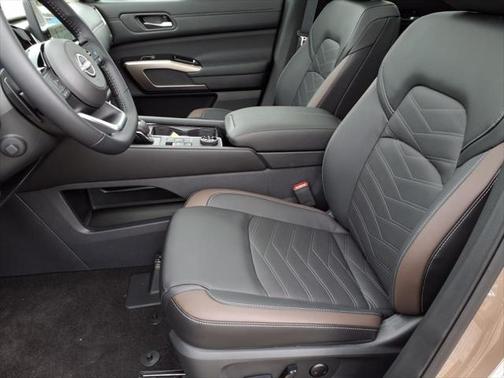 2025 Nissan Pathfinder Platinum 4WD