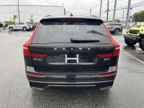 2024 Volvo XC60 B5 Plus Dark Theme