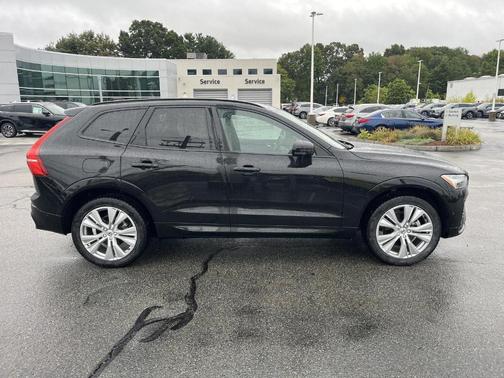 2024 Volvo XC60 B5 Plus Dark Theme