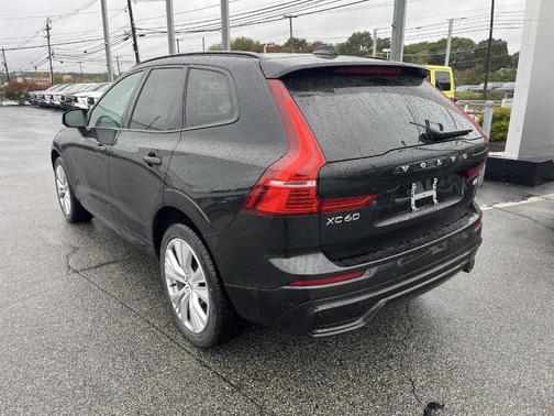 2024 Volvo XC60 B5 Plus Dark Theme
