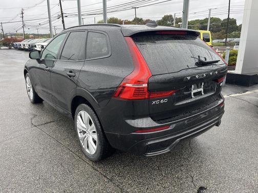 2024 Volvo XC60 B5 Plus Dark Theme