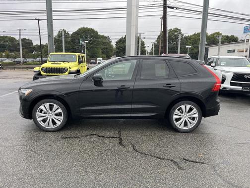 2024 Volvo XC60 B5 Plus Dark Theme