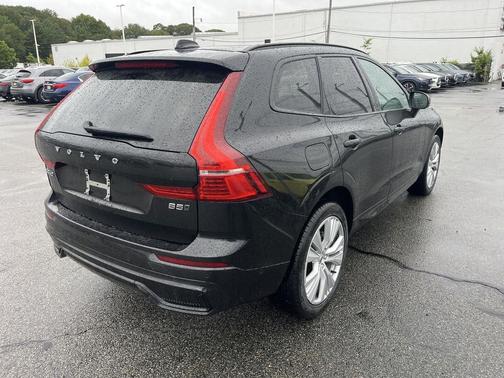 2024 Volvo XC60 B5 Plus Dark Theme