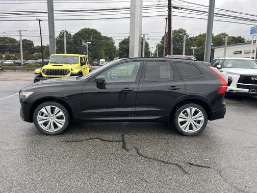 2024 Volvo XC60 B5 Plus Dark Theme