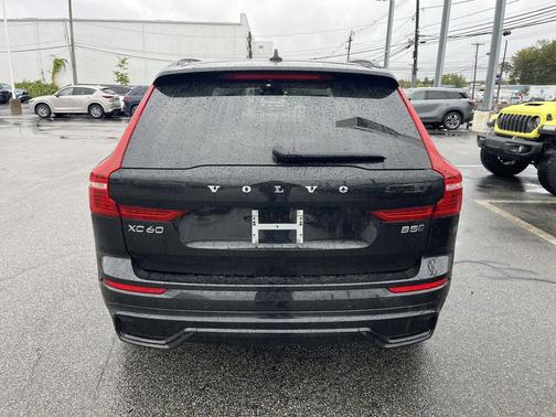 2024 Volvo XC60 B5 Plus Dark Theme