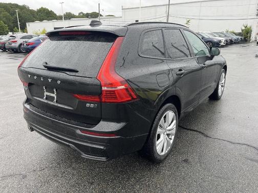 2024 Volvo XC60 B5 Plus Dark Theme