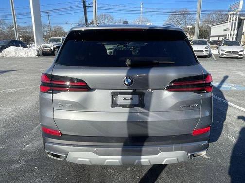 Gray Metallic 2024 BMW X5 xDrive40i