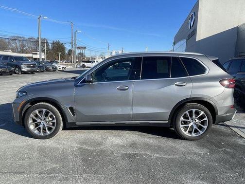 Gray Metallic 2024 BMW X5 xDrive40i