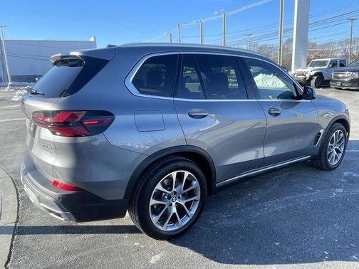 Skyscraper Gray Metallic 2024 BMW X5 xDrive40i