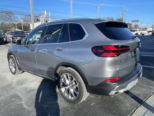 Gray Metallic 2024 BMW X5 xDrive40i