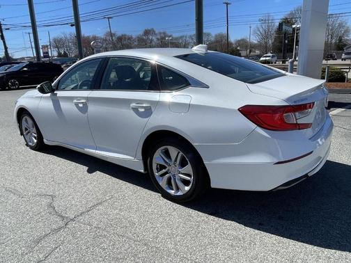 Platinum White Pearl 2018 Honda Accord LX