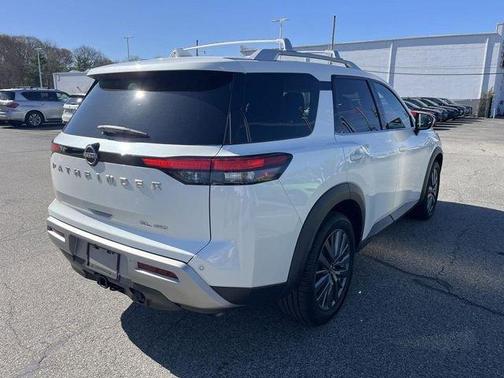 White 2023 Nissan Pathfinder SL