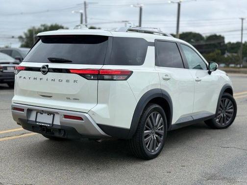 White 2023 Nissan Pathfinder SL