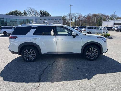 White 2023 Nissan Pathfinder SL