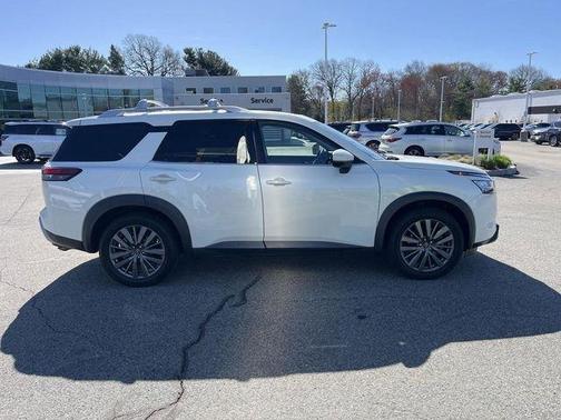 White 2023 Nissan Pathfinder SL