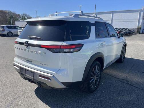 White 2023 Nissan Pathfinder SL