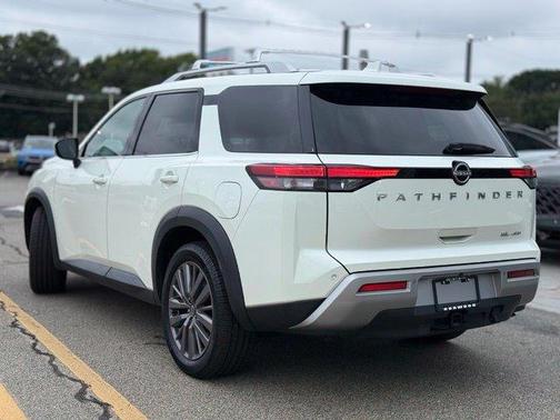 White 2023 Nissan Pathfinder SL