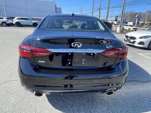 Black Obsidian 2022 INFINITI Q50 LUXE